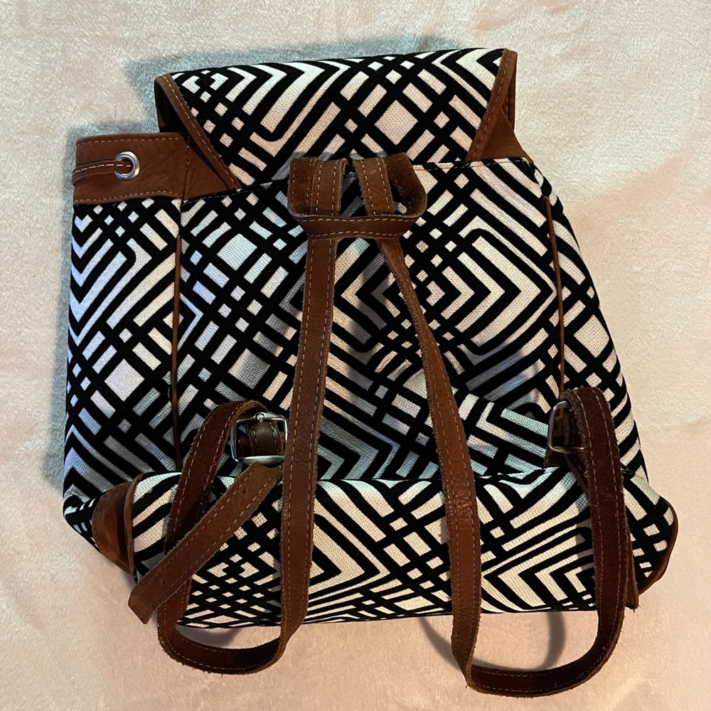 Guatemalan B&W Patterned Backpack - Picture 3 of 3